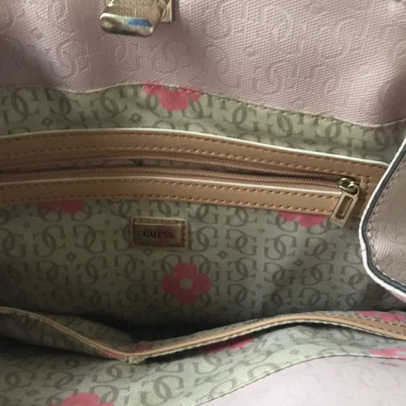 Small Guess bag NW/O tags - Picture 4 of 4